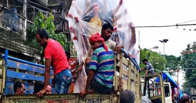 বেস্ট কলকাতা নিউজ : ক্রমাগত বৃষ্টিপাতই বাধা হয়ে উঠেছে কুমোর পাড়ার মৃৎশিল্পীদের কাছে