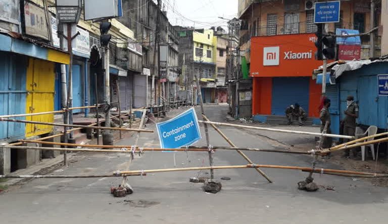 বেস্ট কলকাতা নিউজ : জেলা প্রশাসন খাদ্য সামগ্রী পৌঁছে দিল কোরোনা আক্রান্ত রোগীর পরিবারের কাছে