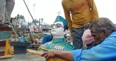 বেস্ট কলকাতা নিউজ : ত্রিপুরায় নেতাজীর মূর্তির জায়গা হল আবর্জনা ফেলার গাড়িতে