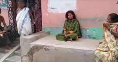 বেস্ট কলকাতা নিউজ : প্রেমিক বেপাত্তা গ্রামবাসীদের সামনে বিয়ে করে, প্রেমিকা ধর্নায় বসলো শ্বশুরবাড়ির সামনে