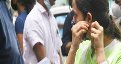 বেস্ট কলকাতা নিউজ : ছাত্রীকে শরীর ঢাকতে হয় মায়ের শাল দিয়ে , কেরলে ব্যাপক শোরগোল অন্তর্বাস কাণ্ডে