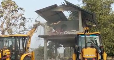 বেস্ট কলকাতা নিউজ : দোতলা নির্মাণ খোদ বনের মধ্যেই , অবশেষে বনদফতর গুঁড়িয়ে দিল বুলডোজার দিয়ে