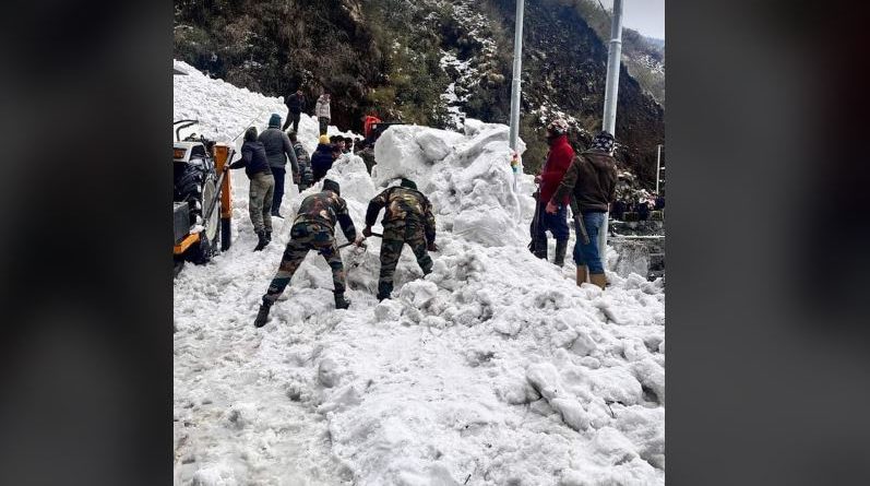 বেস্ট কলকাতা নিউজ : একেবারেই অন্য ধরনের আবহাওয়া তে মেতে উঠল সিকিম