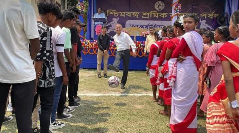 বেস্ট কলকাতা নিউজ : আজ দাগাপুর ফুটবল ময়দানে আন্তঃ বাগিচা ফুটবল প্রতিযোগিতা অনুষ্ঠিত হল পশ্চিমবঙ্গ শ্রমিক কল্যাণ পর্ষদের উদ্যোগে