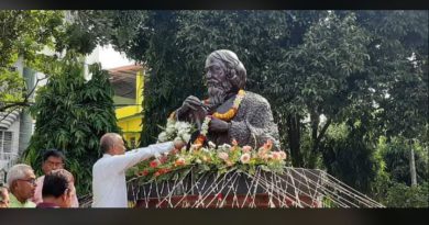 বেস্ট কলকাতা নিউজ : আজ কবিগুরু রবীন্দ্রনাথ ঠাকুরের ১৬২ তম জন্মদিবস পালন করা হল রবীন্দ্র মঞ্চ (বাঘাযতীন পার্ক) এবং শিলিগুড়ি পুর নিগমের পক্ষ থেকে