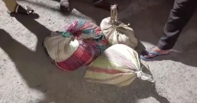 বেস্ট কলকাতা নিউজ : অদ্ভুত অনুভূতি যাত্রীর পায়ে ব্যাগ ঠেকতেই, সকলে শিউরে উঠলেন পুটলি খুলতেই