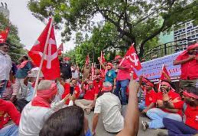 বেস্ট কলকাতা নিউজ : অন্ত কলহ চলছে দার্জিলিং জেলা সিপিএমের অন্দরে , শিলিগুড়ি হকার্স কর্নারের সিটু অফিস চলে গেল বেসরকারি হাতে