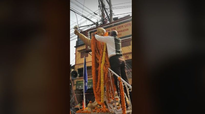 বেস্ট কলকাতা নিউজ : শিলিগুড়ির সুভাষপল্লীতে নেতাজীর মুর্তিতে মাল্যদান করলেন মেয়র গৌতম দেব