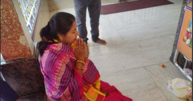 বেস্ট কলকাতা নিউজ : প্রার্থীর সমর্থনে মন্দিরে গিয়ে আরাধনা জেলা সভাপতির, জানালেন ভগবানের আর্শীবাদ সবার আগে