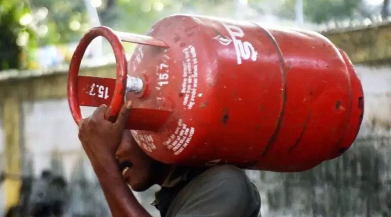 বেস্ট কলকাতা নিউজ : কলকাতায় ফের রান্নার গ্যাসের দাম বাড়ল মাসের শুরুতেই, জেনে নিন কত দাঁড়ালো নতুন এই দাম