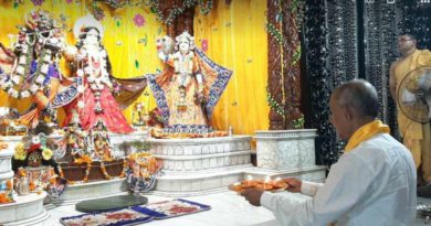 বেস্ট কলকাতা নিউজ : ইস্কন মন্দির এ পুজো দিলেন গৌতম দেব, ভগবানের কাছে করলেন বিশেষ প্রার্থনাও