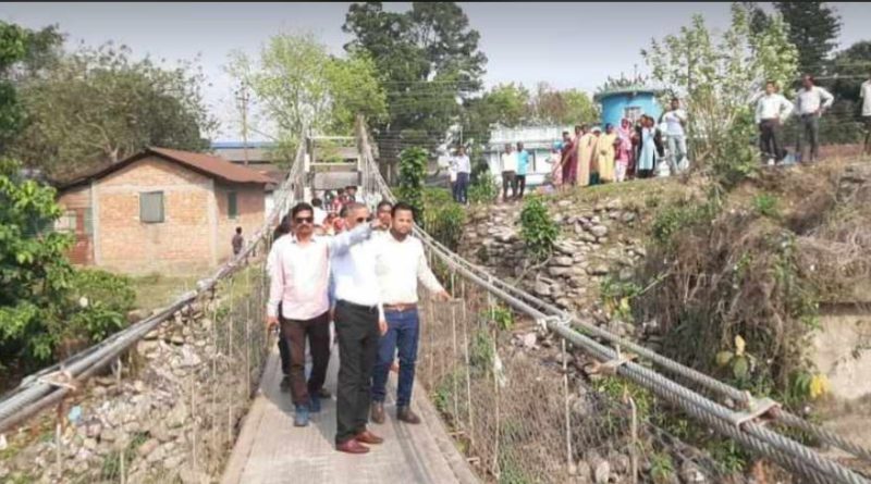 বেস্ট কলকাতা নিউজ : শিলিগুড়ির মাটিগাড়ার পঞ্চানই নদীর ওপর ভগ্ন সেতুর পরিদর্শনে এলেন মেয়র গৌতম দেব ও পুরসভার অন্যান্য আধিকারিকরা