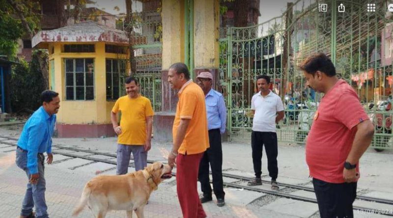 বেস্ট কলকাতা নিউজ : সূর্যসেন পার্কে জাতীয় সঙ্গীত গাওয়া ব্যক্তিদের সাথে দেখা করলেন বিধায়ক শঙ্কর ঘোষ