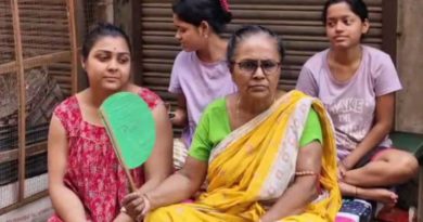 বেস্ট কলকাতা নিউজ : তীব্র গরমে ব্যাপক লোডশেডিং এর দাপট , নিশ্চুপ CESC-র কাস্টমার কেয়ার , রাস্তাতেই রাত কাটলেন দক্ষিণ দমদমের বাসিন্দারা