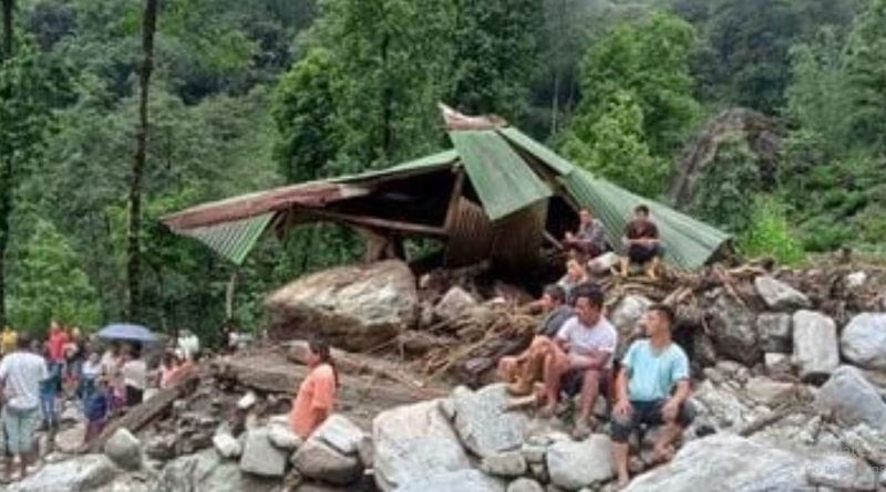 বেস্ট কলকাতা নিউজ : প্রবল বর্ষার কারনে বিপর্যয় সিকিমে একেবারেই বন্ধ সব গুরুত্বপূর্ণ পরিষেবা