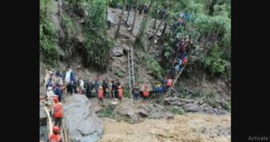 বেস্ট কলকাতা নিউজ : গত তিনদিন ধরে প্রচণ্ড বৃষ্টির কারনে সিকিমের রাস্তায় বড় ধরনের ধস নামবার আশঙ্কা,সমস্যায় সিকিমের ভূপর্যটকেরা