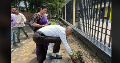 বেস্ট কলকাতা নিউজ : বিশ্ব পরিবেশ দিবস, সেই উপলক্ষে গাছ লাগালেন মেয়র গৌতম দেব