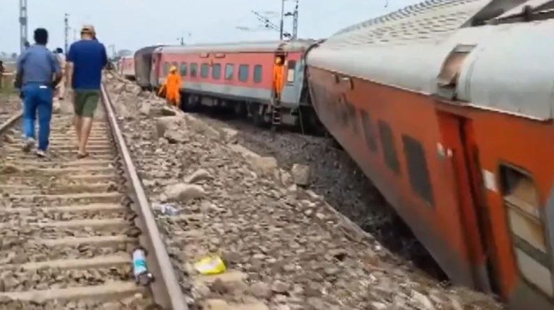 বেস্ট কলকাতা নিউজ : আবারও ভয়াবহ রেল দুর্ঘটনা, ঝাড়খণ্ডে লাইনচ্যূত হল মুম্বইগামী ট্রেনের ১৮ কামরা , মৃত দুই