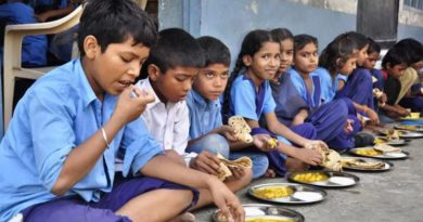 বেস্ট কলকাতা নিউজ : কাঁকড়াবিছে ঘুরে-বেড়াচ্ছে মিডে ডে মিলে! ওটাই খেয়ে নিতে বলা হয়, অভিযোগ ছাত্রের