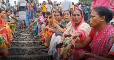 বেস্ট কলকাতা নিউজ : রেল অবরোধ ডায়মন্ড হারবার স্টেশনে, ভোর থেকেই স্তব্ধ শিয়ালদা দক্ষিণ শাখার ট্রেন পরিষেবা