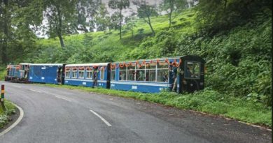 বেস্ট কলকাতা নিউজ : পাহাড়ে প্রাকৃতিক দুর্যোগ কয়েক কোটি টাকা ক্ষতিপূরণ এর মুখে টয় ট্রেন পরিষেবা