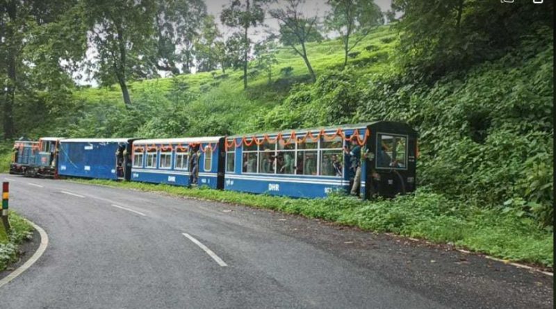 বেস্ট কলকাতা নিউজ : পাহাড়ে প্রাকৃতিক দুর্যোগ কয়েক কোটি টাকা ক্ষতিপূরণ এর মুখে টয় ট্রেন পরিষেবা