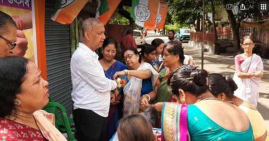 বেস্ট কলকাতা নিউজ : আজ রাখি বন্ধন উৎসব, রাখি পড়লেন মেয়র গৌতম দেব