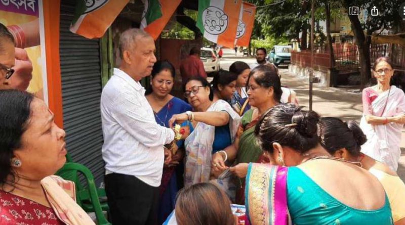 বেস্ট কলকাতা নিউজ : আজ রাখি বন্ধন উৎসব, রাখি পড়লেন মেয়র গৌতম দেব