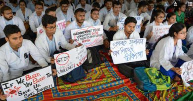 বেস্ট কলকাতা নিউজ : আর জি করের ঘটনায় গোটা বাংলা জুড়ে ডাক্তারদের ধর্মঘট, শুরু অচল অবস্থা