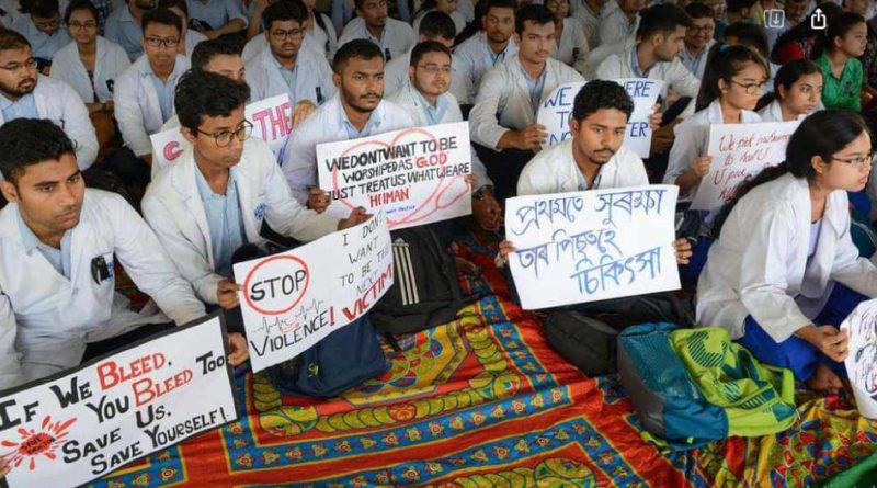 বেস্ট কলকাতা নিউজ : আর জি করের ঘটনায় গোটা বাংলা জুড়ে ডাক্তারদের ধর্মঘট, শুরু অচল অবস্থা