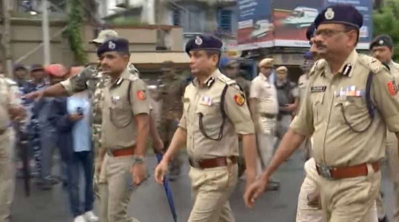 বেস্ট কলকাতা নিউজ : যেন এক ব্যারিকেড নগরীর চেহারা নিলো কলকাতা-হাওড়া, ছয়লাপ হল পুলিশ-র‍্যাফে