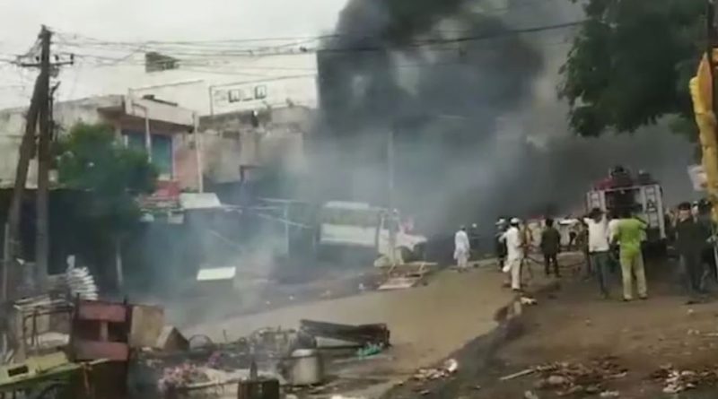 বেস্ট কলকাতা নিউজ : অটোচালকের ধর্ষণের চেষ্টা আদিবাসী মহিলাকে, তেলঙ্গানাজ্বলে উঠল বিক্ষোভে , পুড়িয়ে দেওয়া হল বাড়ি-দোকান