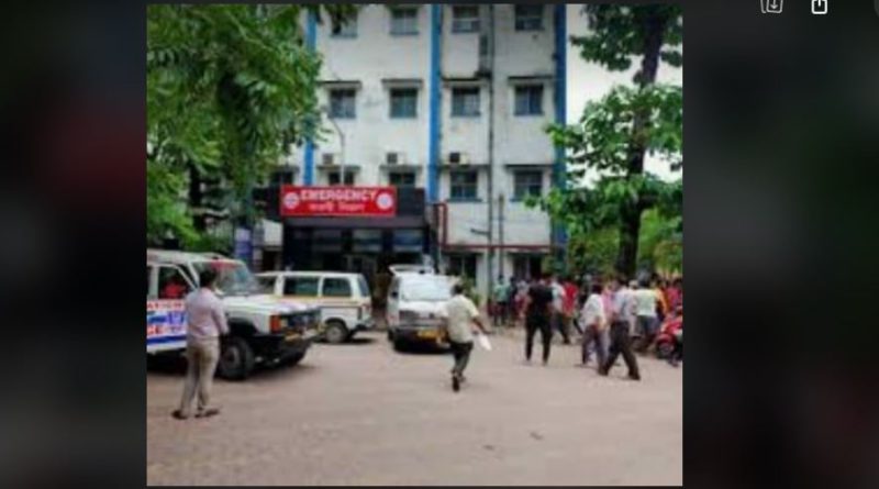 বেস্ট কলকাতা নিউজ : চূড়ান্ত অব্যবস্থা শিলিগুড়ি জেলা হাসপাতাল, পা ভেঙে যাওয়া রোগীকে বিশ্রাম করতে বলা হলো চিকিৎসা না করিয়ে