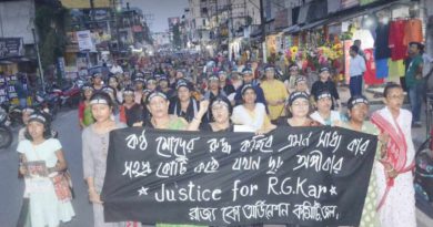 বেস্ট কলকাতা নিউজ : তিলোত্তমার বিচার চাইতে রাজ্য কো-অর্ডিনেশন কমিটির ধিক্কার মিছিল জলপাইগুড়ি শহর জুড়ে