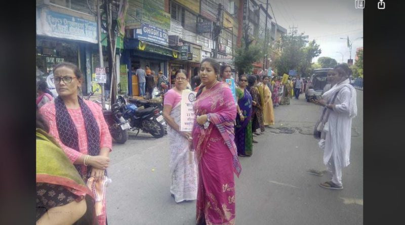 বেস্ট কলকাতা নিউজ : শিলিগুড়িতে তৃণমূল কংগ্রেসের মানববন্ধন কর্মসূচী পালিত হল জেলা সভাপতি পাপিয়া ঘোষের নেতৃত্বে