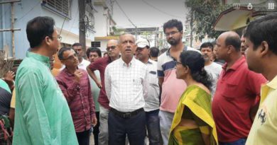 বেস্ট কলকাতা নিউজ : টক টু মেয়রে ফোন পেয়ে এলাকা পরিদর্শনে এলেন মেয়র গৌতম দেব