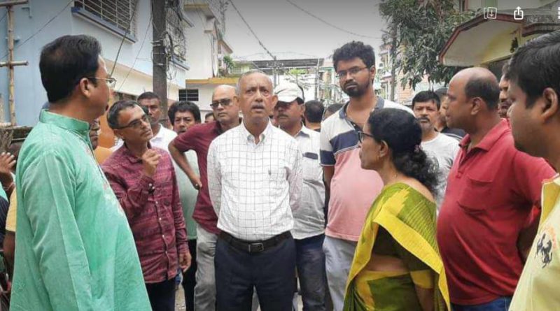 বেস্ট কলকাতা নিউজ : টক টু মেয়রে ফোন পেয়ে এলাকা পরিদর্শনে এলেন মেয়র গৌতম দেব