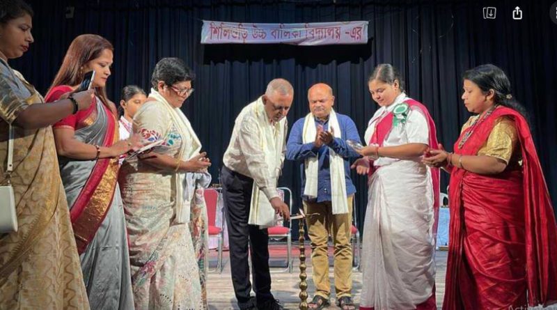 বেস্ট কলকাতা নিউজ : শিলিগুড়ি উচ্চতর বালিকা বিদ্যালয়ের বার্ষিক সাংস্কৃতিক অনুষ্ঠান এর সূচনা করলেন মেয়র গৌতম দেব