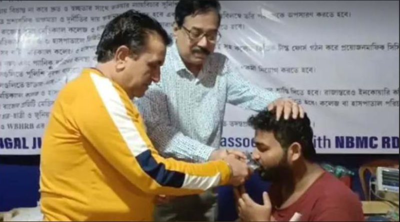 বেস্ট কলকাতা নিউজ : মুখ্যমন্ত্রীর সাথে বৈঠকের পর অবশেষে অনশন প্রত্যাহার করলেন উত্তরবঙ্গ উত্তরবঙ্গ মেডিক্যাল কলেজ এর জুনিয়র ডাক্তারেরা