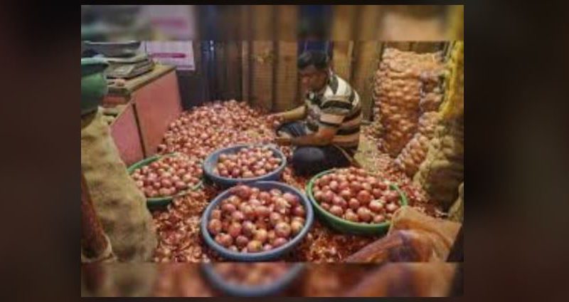 বেস্ট কলকাতা নিউজ : ১০০ টাকা কেজি পেয়াজ শহর শিলিগুড়িতে, এক চরম উদ্বেগ সাধারণ মানুষের মধ্যে