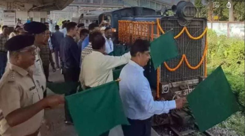 বেস্ট কলকাতা নিউজ : পর্যটন মহলে বেজায় খুশির হাওয়া, দীর্ঘ পাঁচ মাস পরে ফের শুরু হল টয় ট্রেন পরিষেবা