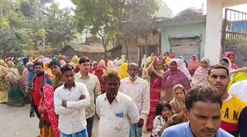 বেস্ট কলকাতা নিউজ : এক ঠিকাদারের ক্ষতবিক্ষত দেহ উদ্ধার ফাঁকা মাঠে, তুলে নিয়ে গিয়ে খুনের অভিযোগ পরিবারের তরফে