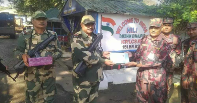 বেস্ট কলকাতা নিউজ : এক বিরল সৌজন্যের নজির হিলি সীমান্তে, বিএসএফকে মিষ্টি পাঠালো বিডিআর