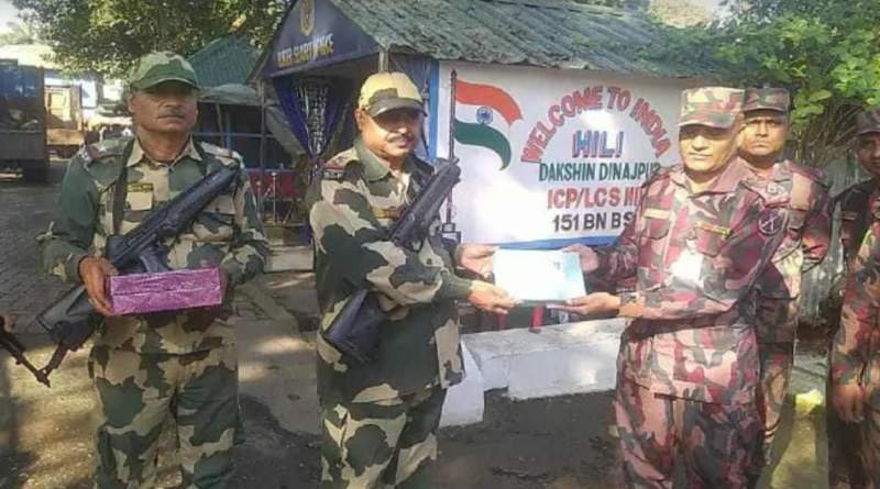 বেস্ট কলকাতা নিউজ : এক বিরল সৌজন্যের নজির হিলি সীমান্তে, বিএসএফকে মিষ্টি পাঠালো বিডিআর