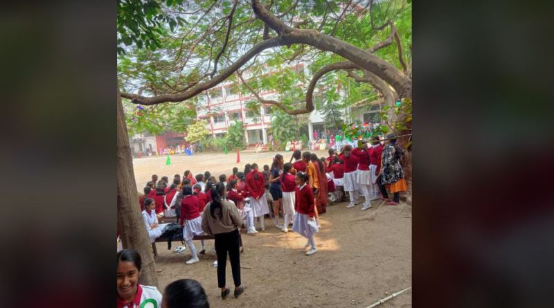 বেস্ট কলকাতা নিউজ : শিলিগুড়ি গার্লস হাই স্কুলে স্টুডেন্ট হেলথ হোমের তরফ থেকে আয়োজন করা হল একদিনের হেলথ ক্যাম্পের