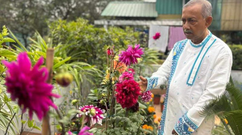 বেস্ট কলকাতা নিউজ : গাছ ভালবাসেন তিনি, ভালবাসেন ফুল মেয়র গৌতম দেবকে দেখা গেলো একটু অন্যরকম মেজাজে