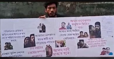 বেস্ট কলকাতা নিউজ : বিয়ের দাবিতে প্রেমিকার বাড়ির সামনে ধরনায় বসলো প্রেমিক