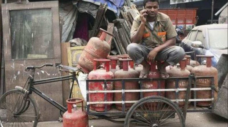 বেস্ট কলকাতা নিউজ : এবার খোদ গ্রাহকদের বিরুদ্ধে অভিযোগ গ্যাসের ডেলিভারি বয়দের