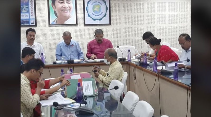 বেস্ট কলকাতা নিউজ : শিলিগুড়ি পুর নিগমের মেয়র পারিষদ মন্ডলীর বৈঠক অনুষ্টিত হল শিলিগুড়ি পুরসভাতে