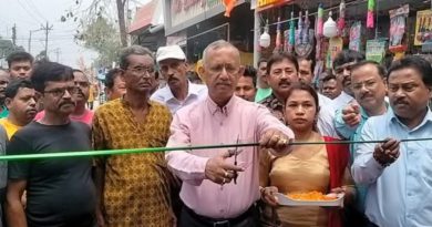 বেস্ট কলকাতা নিউজ : উত্তরবঙ্গ উন্নয়ন দপ্তরের বিশেষ সহযোগিতায় শিলিগুড়ির ৩৩ নম্বর ওয়ার্ডে নতুন এক রাস্তার উদ্বোধন করলেন মেয়র গৌতম দেব